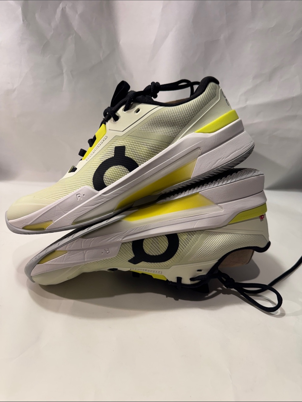 On The Roger Pro 2 Men’s Tennis Shoes Ivory Neon Yellow Black Size 11